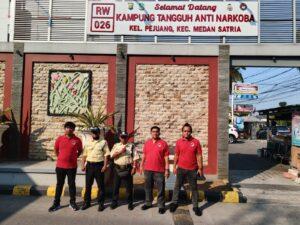 Satresnarkoba Polres Metro Bekasi Kota Pasang Spanduk Anti Narkoba di Kampung Tangguh Bebas Narkoba RW 26 Kelurahan Pejuang