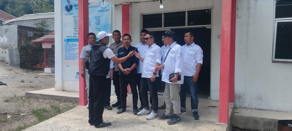 Panwaslu Kecamatan Leles Lakukan Pengecekan Gudang Logistik
