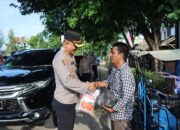 Hari Bhayangkara, Kapolres Langsa Bagikan Sembako Kepada Keluarga Korban Kebakaran dan Tukang Becak