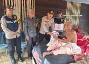 HUT Bhayangkara ke-78, Polsek Pantee Bidari Serahkan Bantuan Sembako ke Dayah dan Warga Kurang Mampu