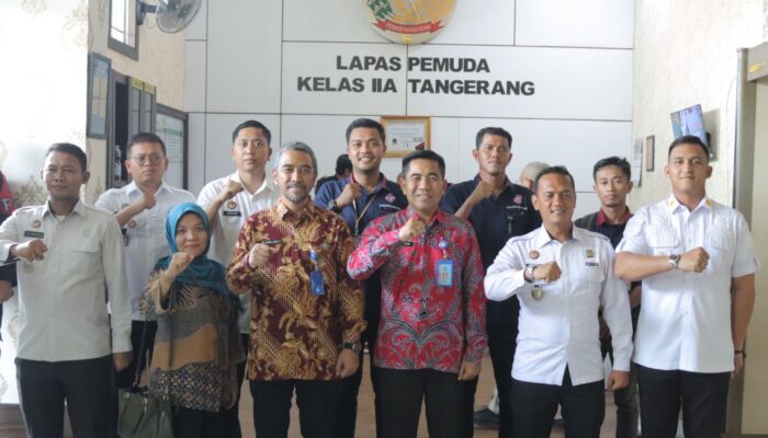 Tinjau Program Kampung Bersinar Lapas Pemuda Tangerang, Kepala BNNP Banten Beri Semangat Bersinar Kepada Warga Binaan