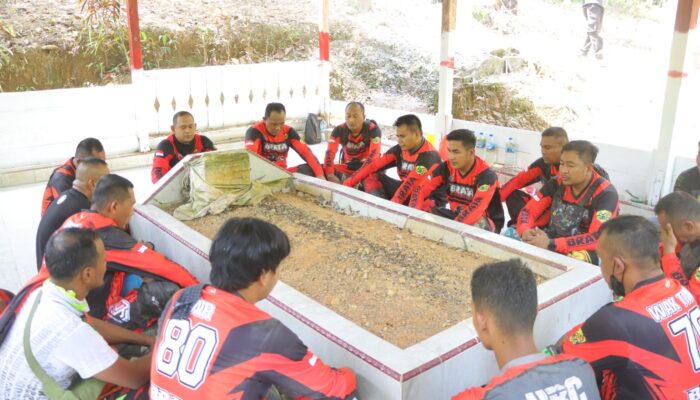 Ekpedisi Alam Gunung Lipeh, Kapolres Lhokseumawe Ziarah dan Gotong Royong di Makam Cut Meutia