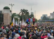 Ribuan Massa Demo Darurat Indonesia Mulai Padati dan Kepung Gedung DPR