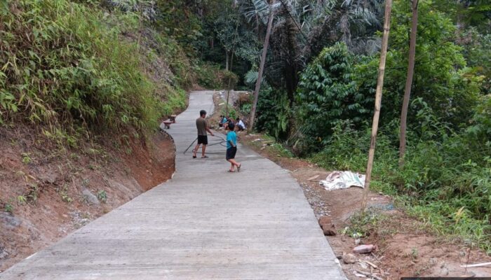 Warga Cibogo Rasakan Manfaat Pengecoran Jalan Sepanjang 625 Meter Bantuan Aspirasi Anggota DPR RI Fraksi Golkar