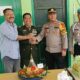 Kapolsek Peureulak Bersama Camat Berikan Ucapan HUT TNI Ke-79 Kepada Danramil 04/PLK IMG-20241006-WA0018