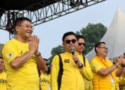 Lepas Peserta Jalan Sehat HUT ke-60 Partai Golkar, Kang Ace Kampanyekan Kader Terbaik Calon Pemimpin di Jabar