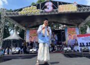 Kampanye Akbar Pilkada 2024 : Didepan Ribuan Santri dan Ulama, Deden Nasihin-Efa Fatimah Gaungkan Perubahan untuk Cianjur