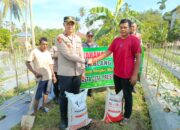 Dukung Program Ketahanan Pangan, Kapolsek Blang Bintang Berikan Bantuan Pupuk Kepada Petani