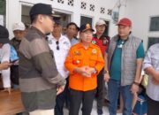 Ketua Komisi C DPRD Cianjur Tinjau Pengungsian Korban Pergeseran Tanah di Sukasirna