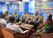 Kapolres Lhokseumawe dan Ketua Bhayangkari Kunjungi Pos Pelayanan dan Pengamanan Ops Lilin 2024