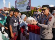 Polres Pidie Bagi-Bagi Takjil Gratis untuk Berbuka Puasa