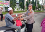 Peduli Sesama, Polsek Blang Mangat Bagikan 250 Paket Takjil untuk Masyarakat