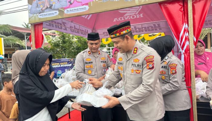 Berbagi Berkah Ramadhan, Polres Lhokseumawe Bagikan 700 Paket Takjil untuk Masyarakat
