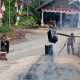 pengaspalan jalan desa bojong