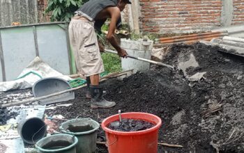 Jelang Iduladha, Perajin Arang Kayu di Pemalang Kebanjiran Pesanan