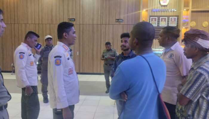 Situasi Memanas di Kantor Bupati Kupang, Warga Eks Tim-Tim Kecewa Tak Ditemui Pemerintah