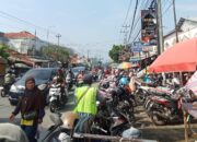 Kesemrawutan Pedagang dan Parkir di Depan Pasar Bojongbata Pemalang Perlu Penanganan Serius
