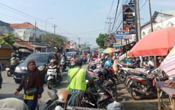 Kesemrawutan Pedagang dan Parkir di Depan Pasar Bojongbata Pemalang Perlu Penanganan Serius