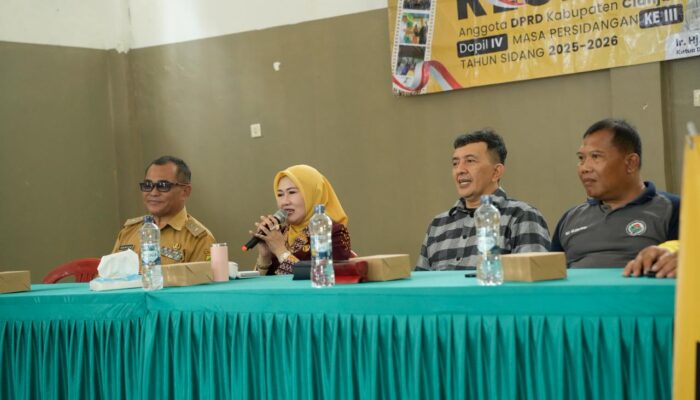 Suasana Haru Warnai Reses Ketua DPRD Cianjur di Desa Jati, Metty Triantika Bantu Tunai Komunitas Disabilitas
