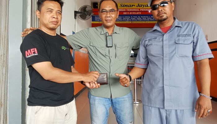 Sopir Bus di Pemalang Rela Tempuh Ratusan Kilometer Demi Kembalikan Dompet Penumpang