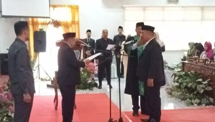 Zulkifli resmi dilantik jadi Anggota DPRD Labuhanbatu lewat PAW, Ketua DPRD pimpin paripurna.