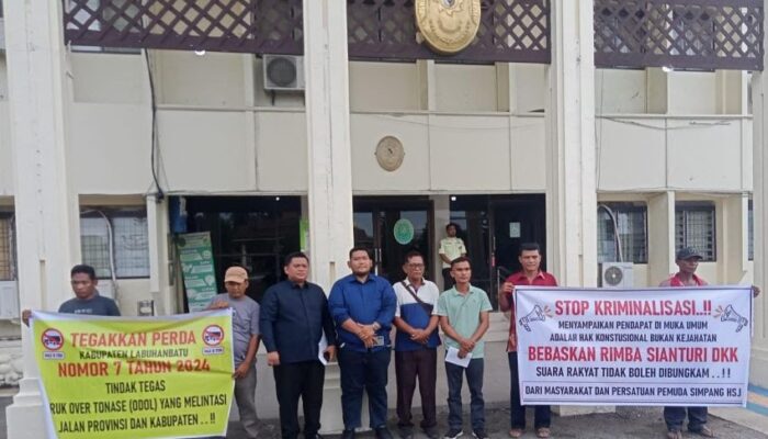 Dakwaan Gangguan Fungsi Jalan Dipersoalkan, Dua Warga Labuhanbatu Harap Vonis Bebas.