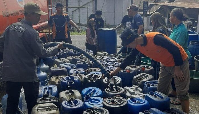 BPBD Pemalang Salurkan 4.000 Liter Air Bersih untuk Warga Terdampak Kekeringan di Desa Gombong