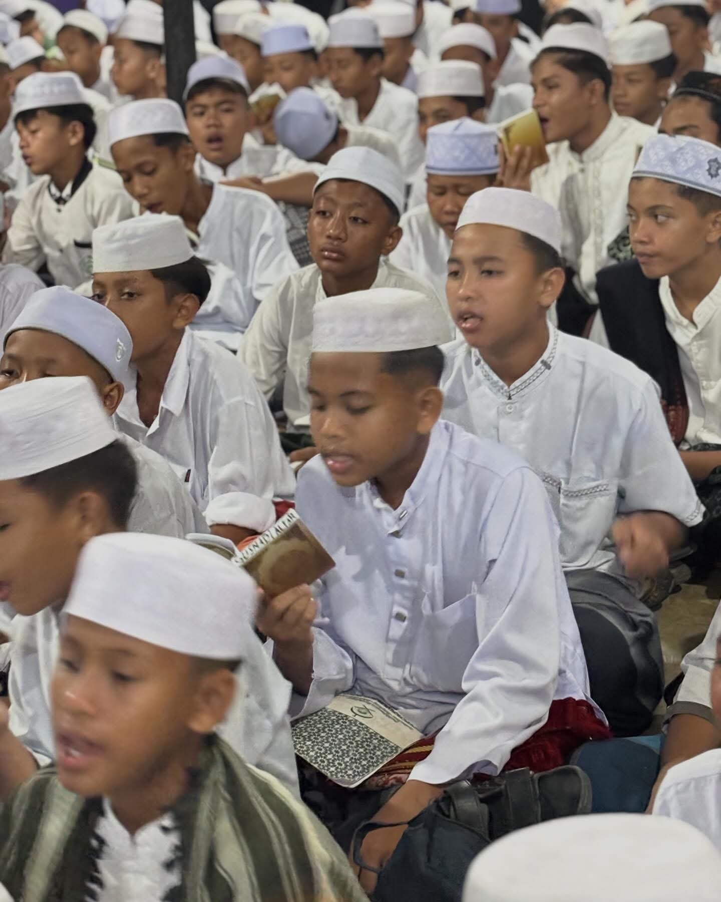 Santri pondok pesantren Dar Al Ma'arif.