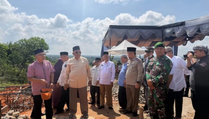 Kepala Kantor Pertanahan Labuhanbatu Berpartisipasi dalam Prosesi Peletakan Batu Pertama Masjid.