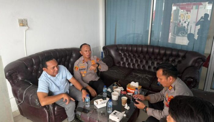 Pantau Distribusi BBM, Wakapolres Labusel Tinjau SPBU dan Arus Lalu Lintas.