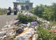 Tumpukan Sampah di Gerbang Desa Bahari Asemdoyong Dikeluhkan Warga, Citra Kawasan Wisata Dinilai Tercoreng