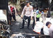 Polres Labuhanbatu Bersihkan Puing Pascakebakaran di Jalan Gatot Subroto Rantauprapat