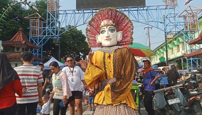 Ondel-Ondel Goes to Pemalang: Antara Uji Nyali, Rezeki, dan Bertahannya Budaya Betawi di Jalanan