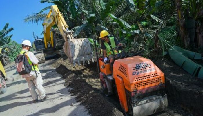 Puluhan Tahun Rusak, Jalan Strategis di Labuhanbatu Kini Diperbaiki dan Diperlebar, Akses Warga Makin Lancar