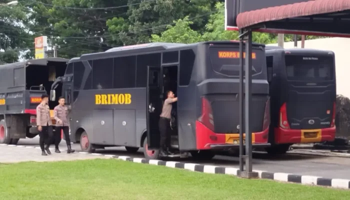 Puluhan Personel Brimob ke polres Labuhanbatu Disiagakan Saat Konflik Agrinas-Warga di Labura Berlanjut