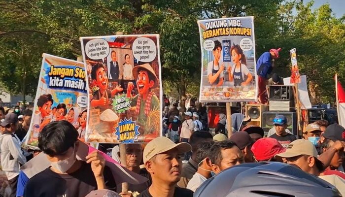 Ratusan Warga Tegal Aksi Damai, Desak MBG Lanjut dan Pakai Produk Lokal
