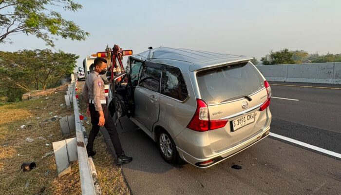 Minibus Satu Keluarga Kecelakaan di Tol KM 289 Tegal, Ayah dan Anak Meninggal Dunia