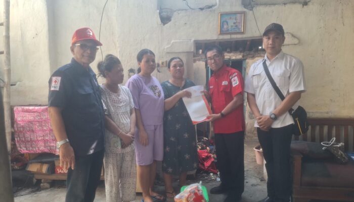 Rumah Warga Pagerbarang Terbakar, PMI Tegal Salurkan Bantuan