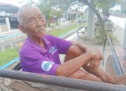 Keteguhan Kakek Parikhin, Setengah Abad Mengayuh Becak di Sudut Kota Pemalang