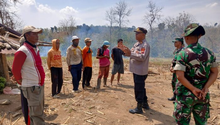 Cegah Karhutla, Polsek Jatinegara Gandeng TNI dan Perhutani Edukasi Penggarap Hutan Sosial di Tegal