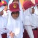 Salah Pakai Sepatu Hingga Rebutan Bangku Beragam Cerita Unik Hari Pertama Siswa SD Masuk Sekolah