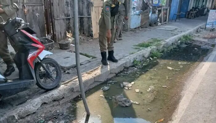 Buangan Limbah Cair Dari Sebuah Rumah Makan Kena Teguran Keras Satpol PP Pemalang
