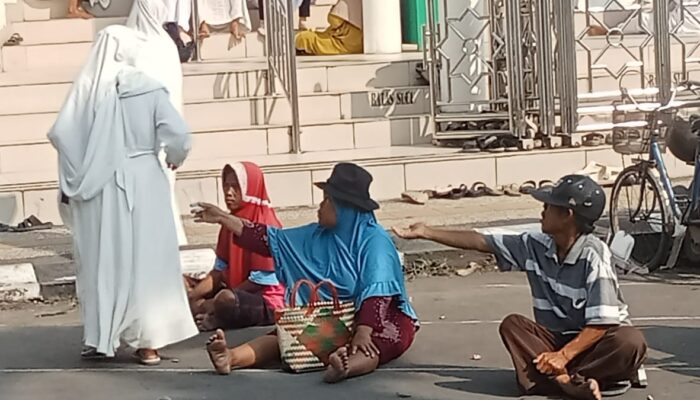 Evaluasi Perda Pemalang: Gepeng Marak di Masjid Agung Saat Jumat Kliwon, Warga Pertanyakan Ketegasan Pemkab