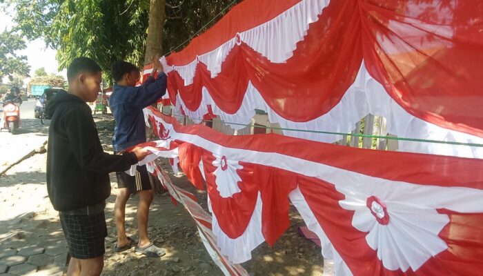 Warga Mulai Berburu Bendera Merah Putih di Pemalang, Pedagang Ungkap yang Paling Laris