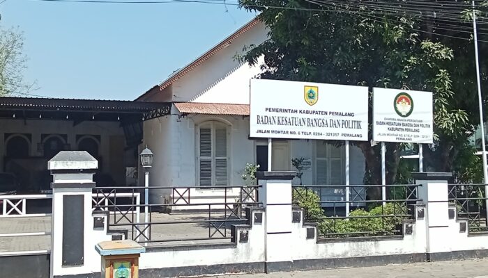 Gelorakan Semangat Nasionalisme Kesbangpol Imbau Warga Pasang Bendera Merah Putih