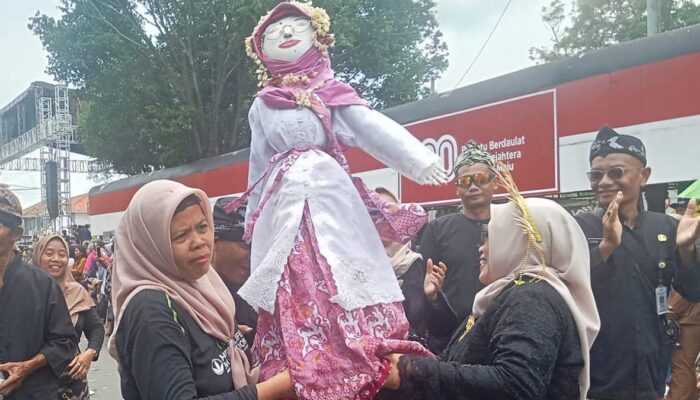 Menjaga Warisan Leluhur,  Warga Pemalang Gelar Ritual Boneka Brendung Pemanggil Hujan