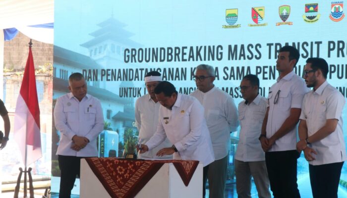 Perkuat Integrasi Transportasi Massal, Bupati Sumedang Tanda Tangani Kerja Sama PSO BRT Cekungan Bandung