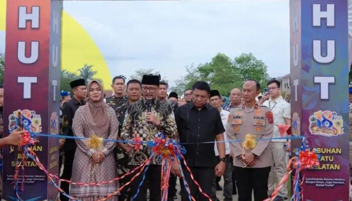 Bupati Fery Sahputra Resmi Buka Pameran Pembangunan HUT ke-18 Labusel, Ajak Masyarakat Sukseskan Semarak Hari Jadi dan Dukung UMKM