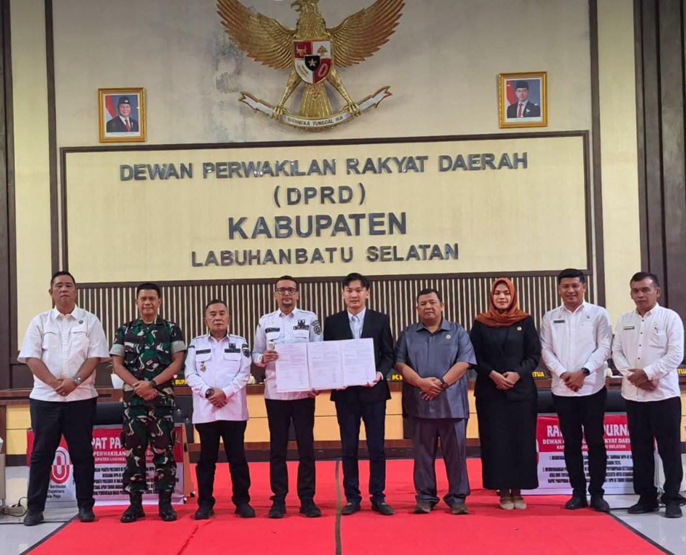 Paripurna-dprd-labusel