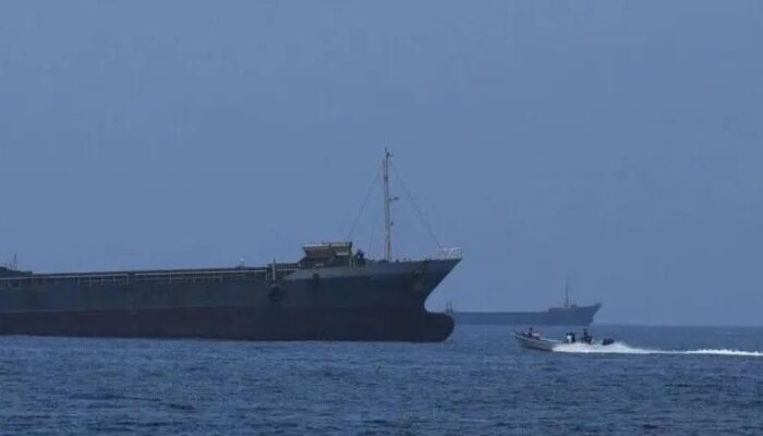 Iran Tutup Selat Hormuz Hingga Waktu Tak Ditentukan